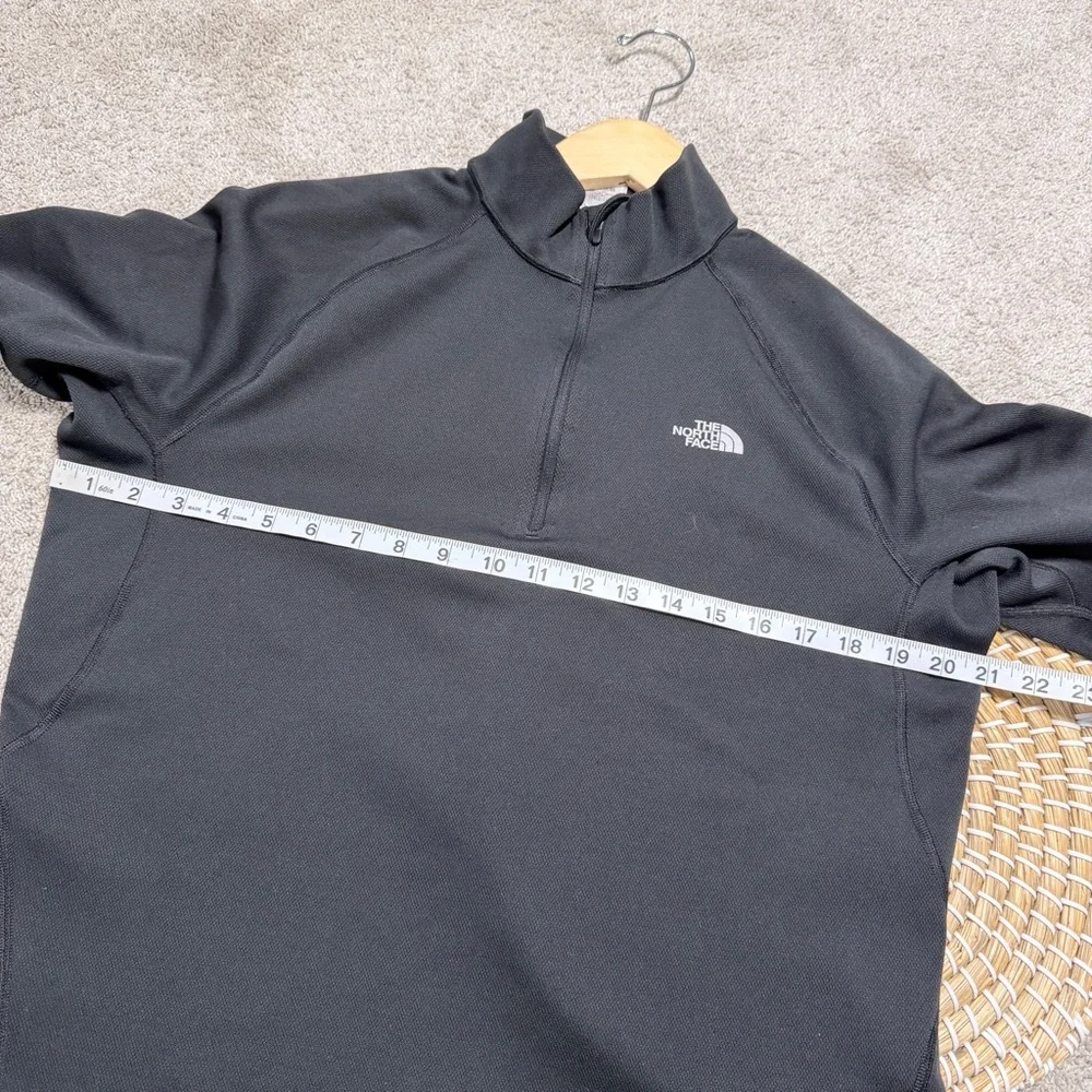 The North Face Men’s Winter Warm Essential Mock 1/4 Zip Shirt in Black M